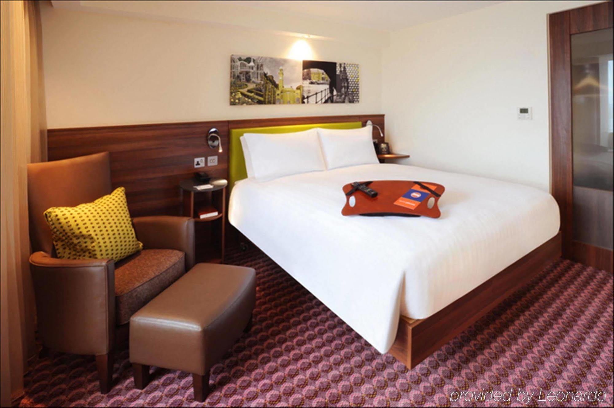 Hampton By Hilton Birmingham Broad Street Hotel Szoba fotó